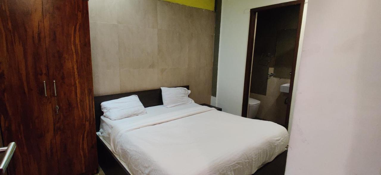 Aarju Luxurious Wave Apartment Calangute Bagian luar foto